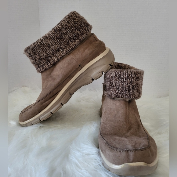 Women Skechers winter boots Size 10 - Picture 1 of 6